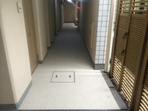 共用廊下の長尺シート工事