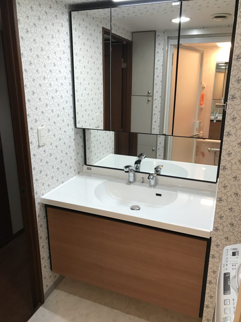 洗面所 トイレ内装工事 クロスや床張替え トイレ工事なら川崎市のアースインテリア