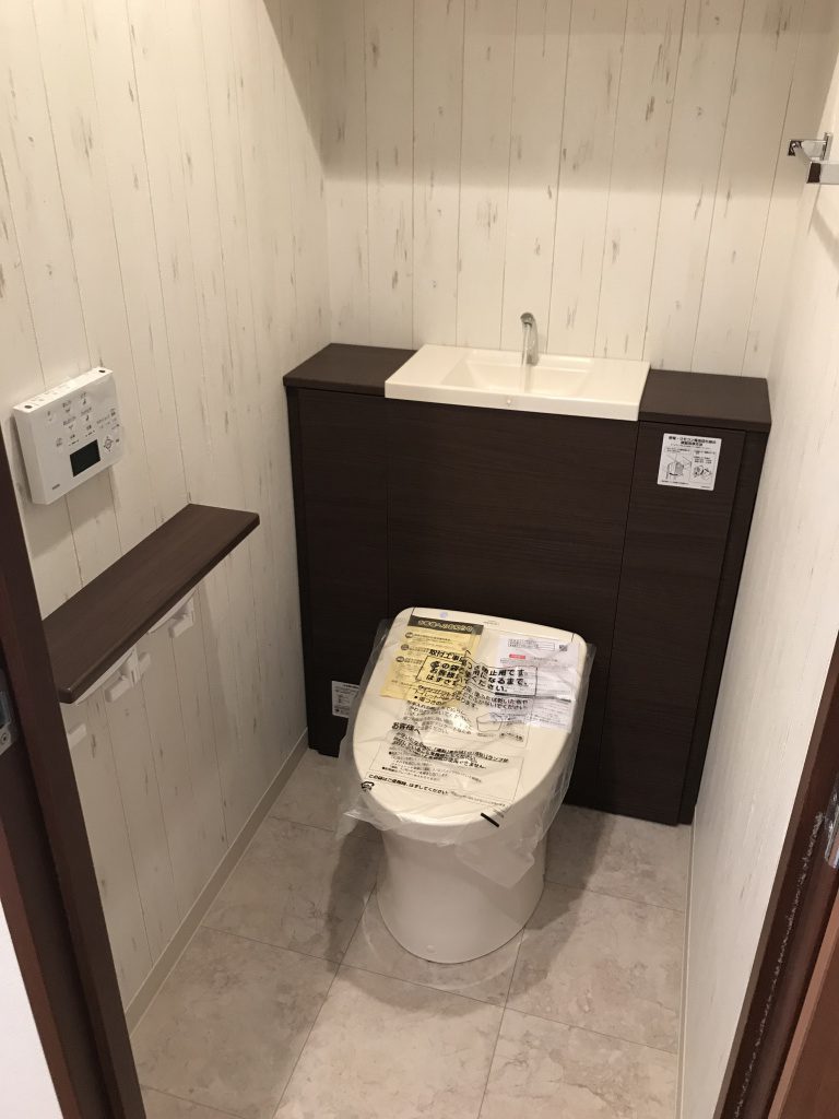 洗面所 トイレ内装工事 クロスや床張替え トイレ工事なら川崎市のアースインテリア